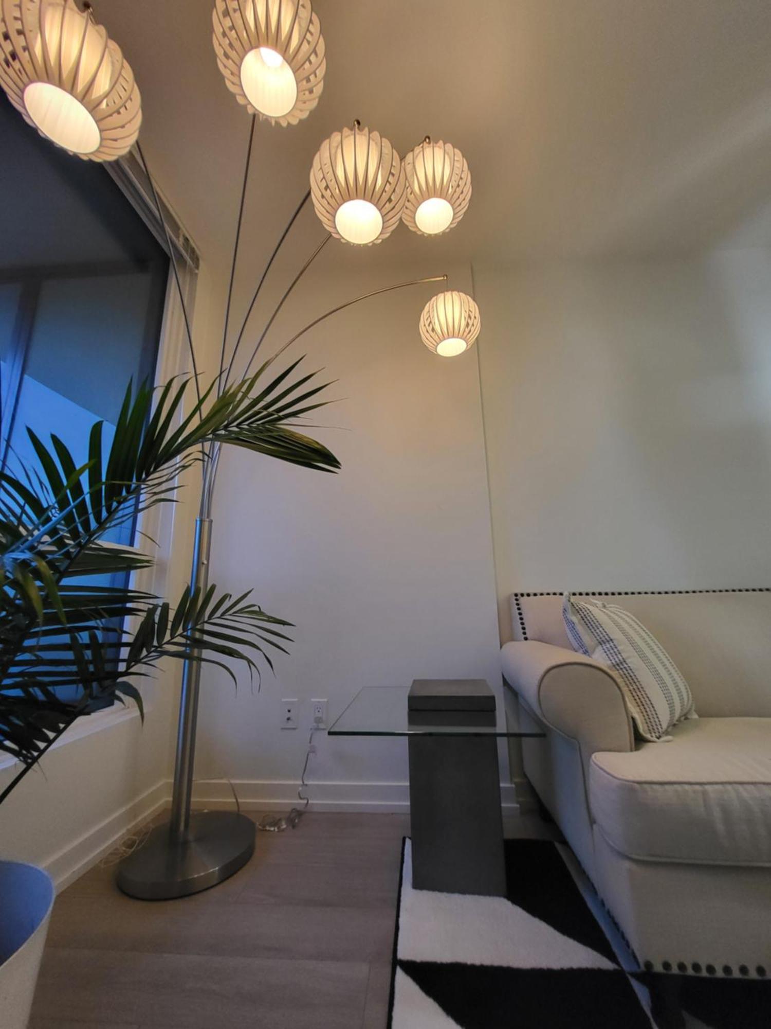 Your Perfect Escape - Modern Landmark Condo In Downtown Calgary - Free Parking- Premium Location Екстер'єр фото