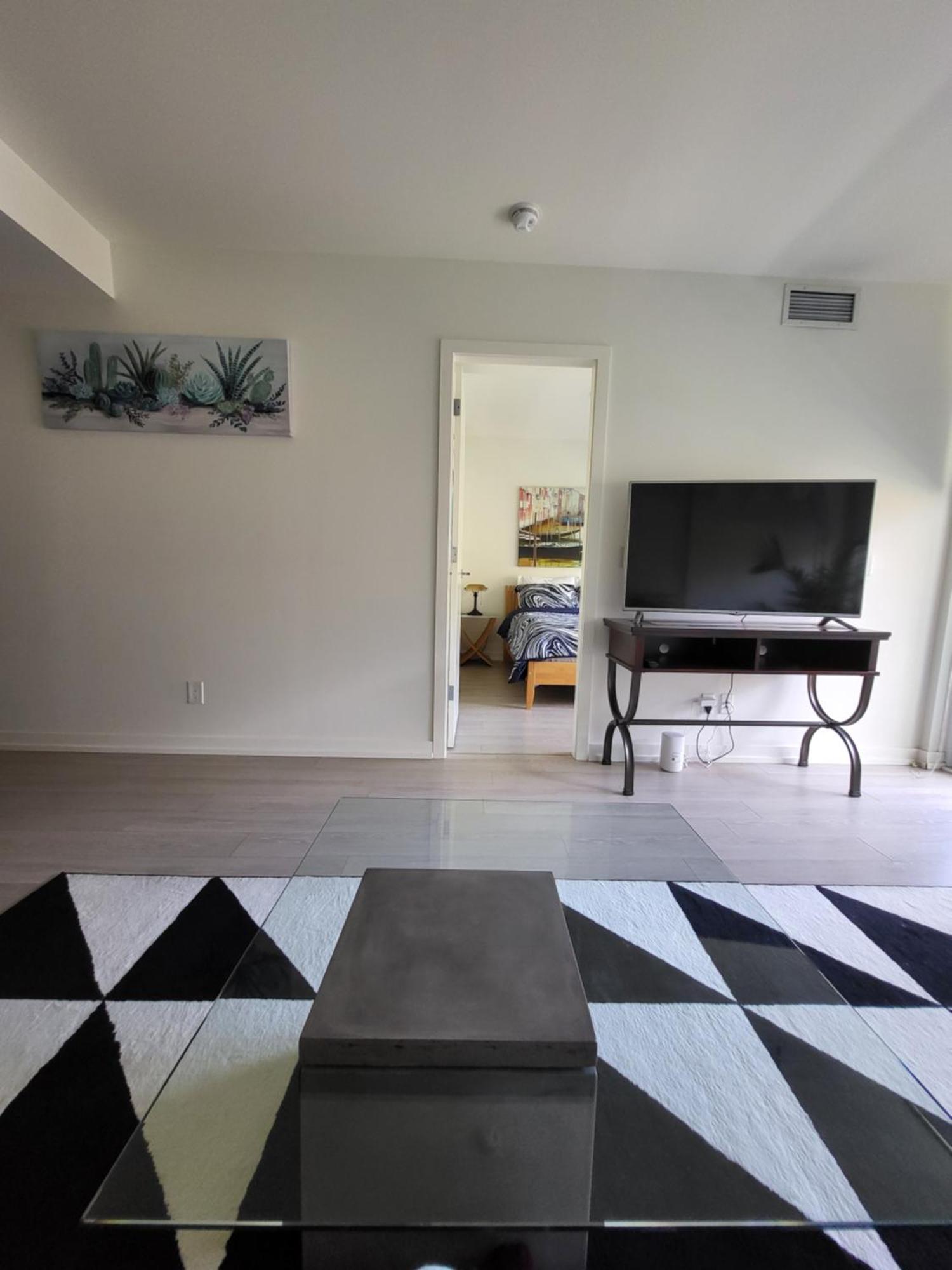 Your Perfect Escape - Modern Landmark Condo In Downtown Calgary - Free Parking- Premium Location Екстер'єр фото