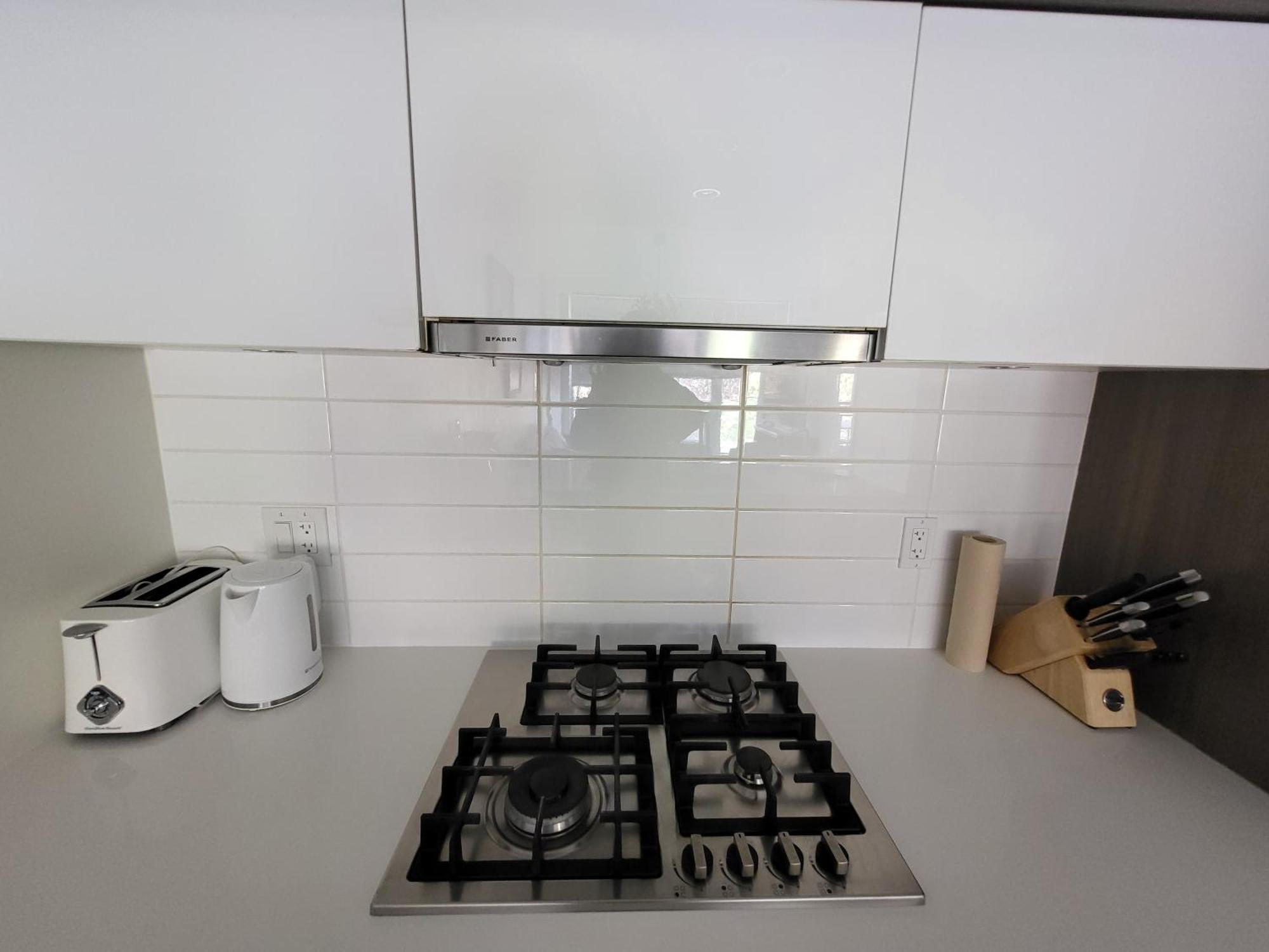 Your Perfect Escape - Modern Landmark Condo In Downtown Calgary - Free Parking- Premium Location Екстер'єр фото