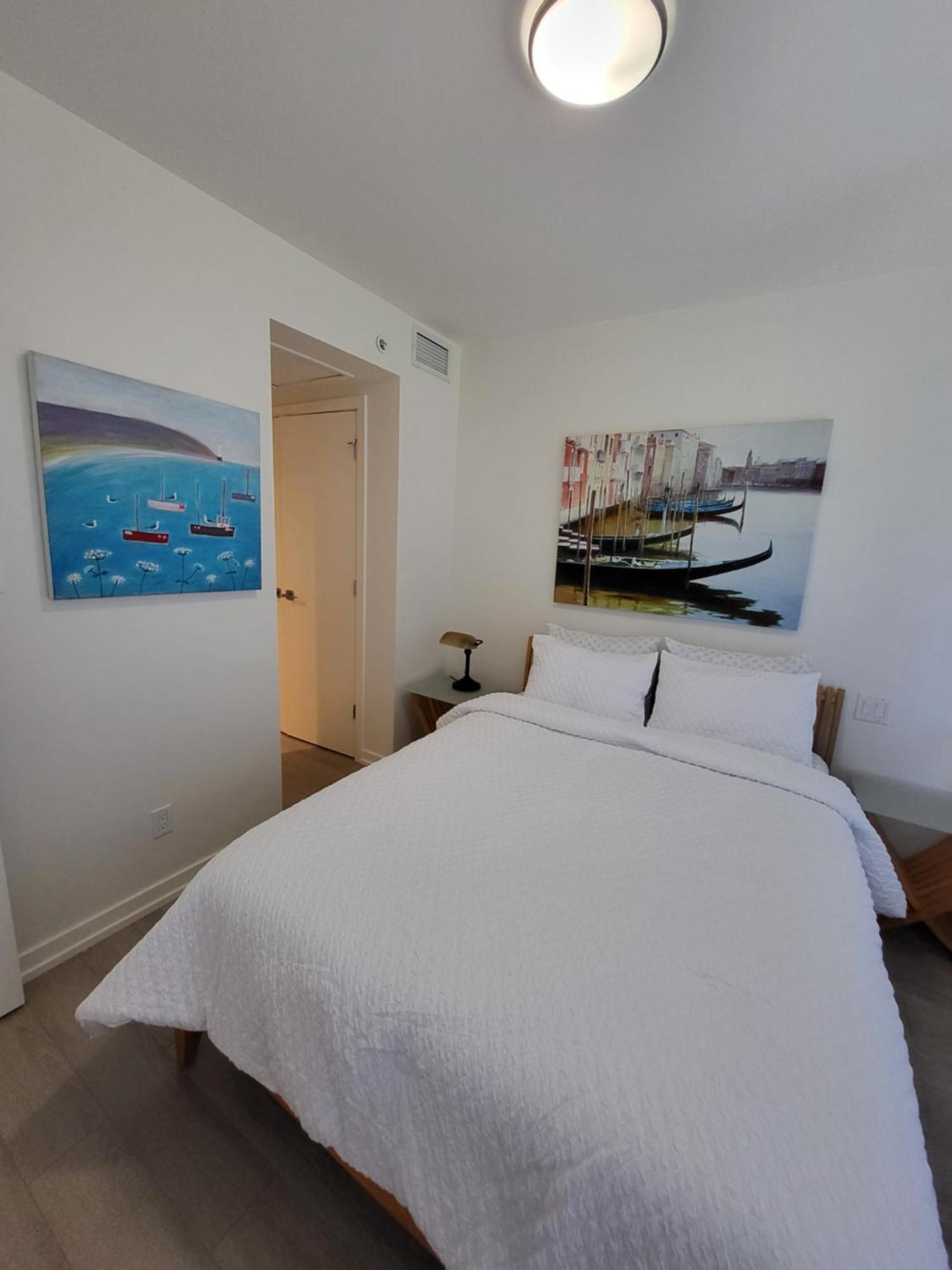 Your Perfect Escape - Modern Landmark Condo In Downtown Calgary - Free Parking- Premium Location Екстер'єр фото